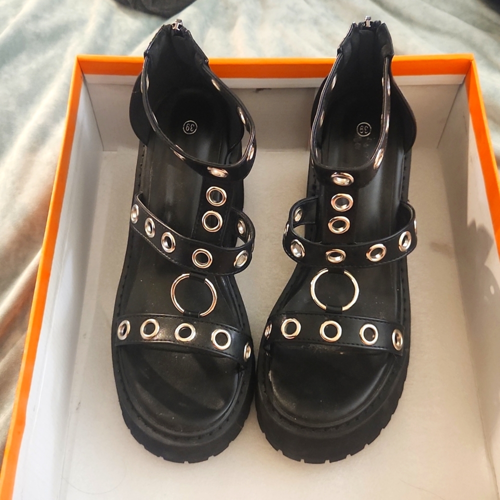 Plaftorm sandals size 8 (39)